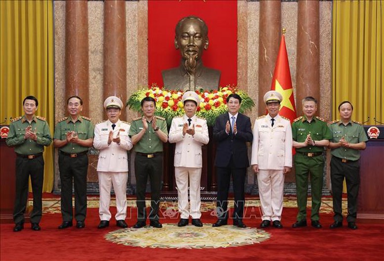 Chủ tịch nước Lương Cường trao quyết định thăng cấp bậc hàm Thượng tướng cho lãnh đạo Bộ Công an- Ảnh 3.