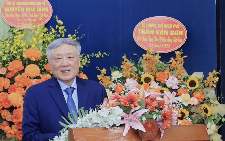 Phó Thủ tướng Thường trực Chính phủ thăm, chúc mừng Cổng TTĐT Chính phủ nhân kỷ niệm 100 năm Báo chí Cách mạng Việt Nam