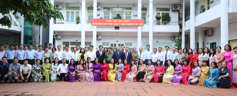 Phó Thủ tướng Thường trực Chính phủ thăm, chúc mừng Cổng TTĐT Chính phủ nhân ngày báo chí cách mạng Việt Nam- Ảnh 5.