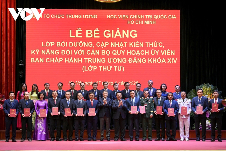 Bế giảng Lớp bồi dưỡng cán bộ quy hoạch Ủy viên Trung ương khóa XIV- Ảnh 4.