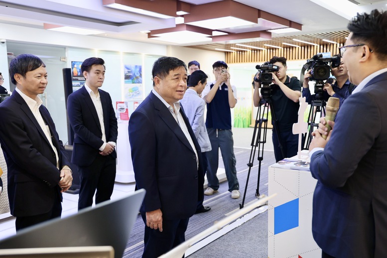 Phó Thủ tướng Nguyễn Chí Dũng: Mạnh mẽ tiến về phía trước để Việt Nam trở thành cường quốc về AI- Ảnh 6.