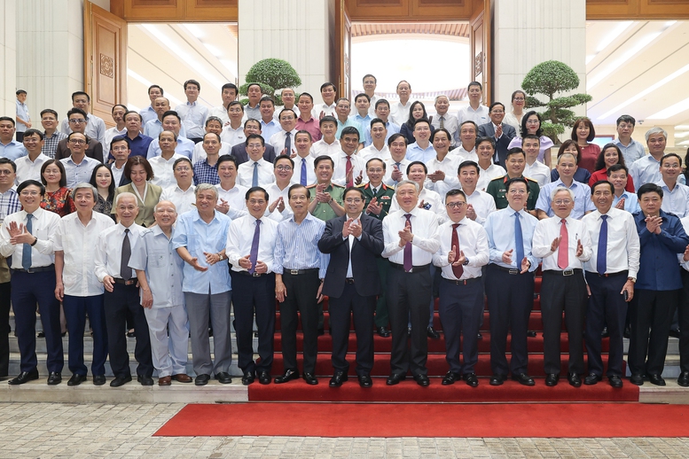 Thủ tướng: Báo chí cách mạng tiếp tục phát huy truyền thống trăm năm với 'tâm sáng - lòng trong - bút sắc'- Ảnh 7.