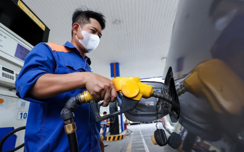 Giá xăng tăng hơn 1.000 đồng/lít