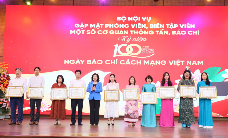 Ra mắt báo in Nội vụ và Xã hội- Ảnh 2.