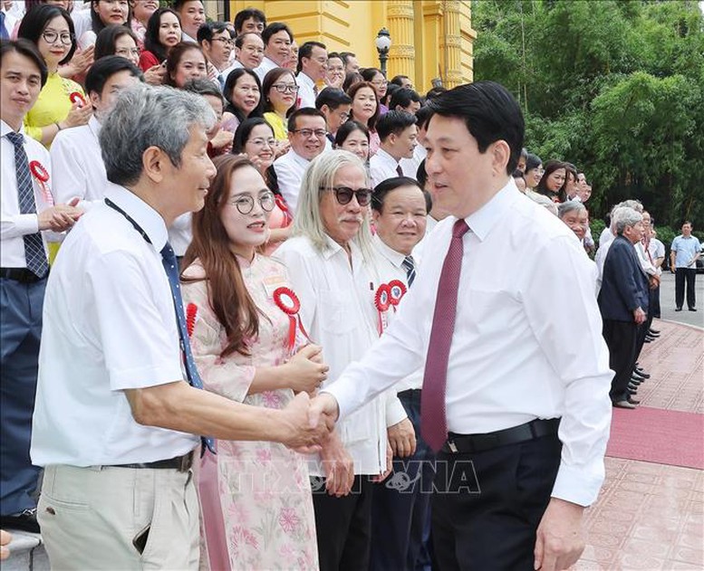 Chủ tịch nước: Báo chí phải luôn là người đồng hành tỉnh táo và tin cậy cùng đất nước bước vào kỷ nguyên mới- Ảnh 1.