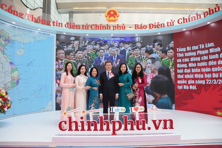 Ấn tượng gian trưng bày Báo Điện tử Chính phủ: Đổi mới, lan tỏa tinh thần kiến tạo- Ảnh 6.