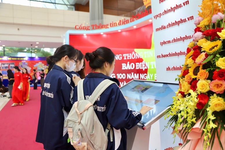 Ấn tượng gian trưng bày Báo Điện tử Chính phủ: Đổi mới, lan tỏa tinh thần kiến tạo- Ảnh 8.