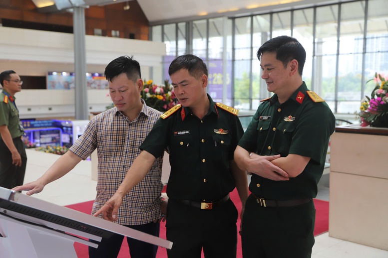 Ấn tượng gian trưng bày Báo Điện tử Chính phủ: Đổi mới, lan tỏa tinh thần kiến tạo- Ảnh 3.