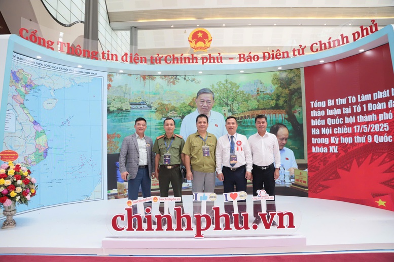 Ấn tượng gian trưng bày Báo Điện tử Chính phủ: Đổi mới, lan tỏa tinh thần kiến tạo- Ảnh 2.