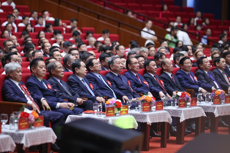 TỔNG THUẬT: Kỷ niệm trọng thể 100 năm ngày Báo chí cách mạng Việt Nam- Ảnh 1.