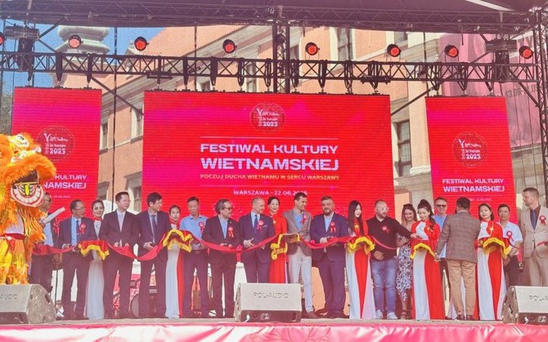 Tưng bừng khai mạc Tuần Văn hóa – Du lịch Việt Nam tại Ba Lan