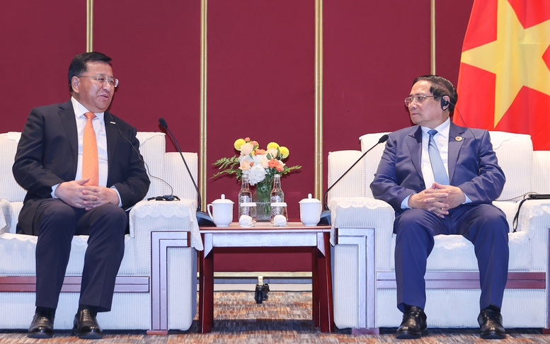Thủ tướng tiếp lãnh đạo 3 tập đoàn hàng đầu Trung Quốc về đường sắt và hạ tầng giao thông