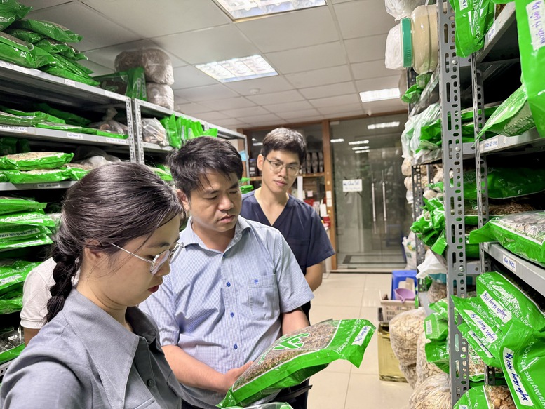 Hàng giả chủ yếu là nhóm thực phẩm chức năng, thuốc đông y và mỹ phẩm- Ảnh 2.