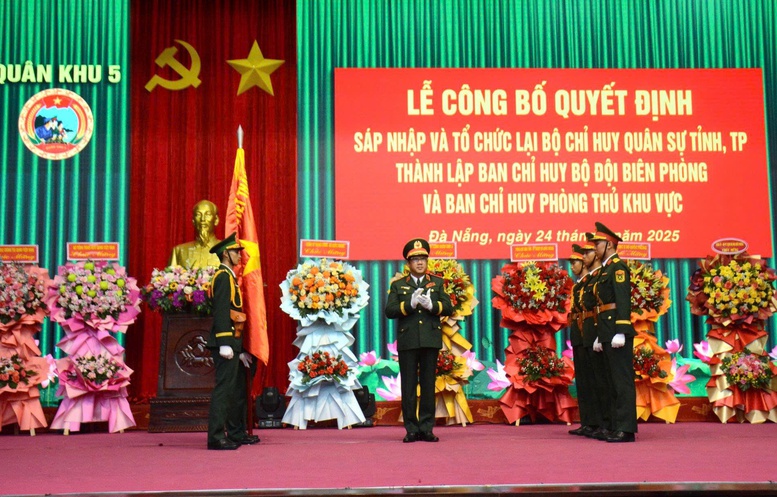 Công bố quyết định sáp nhập và tổ chức lại Bộ CHQS tỉnh, thành thuộc Quân khu 5- Ảnh 3.