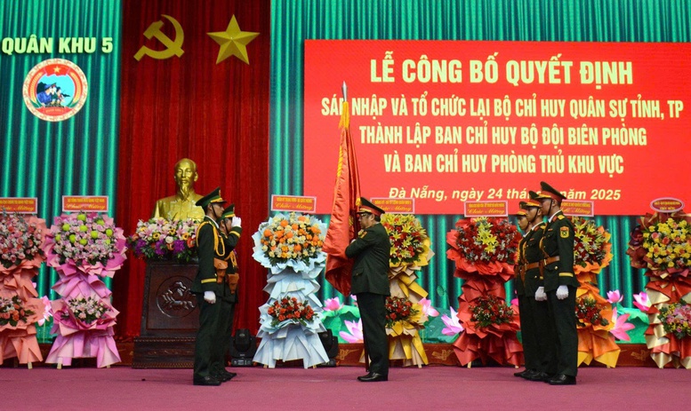 Công bố quyết định sáp nhập và tổ chức lại Bộ CHQS tỉnh, thành thuộc Quân khu 5- Ảnh 4.