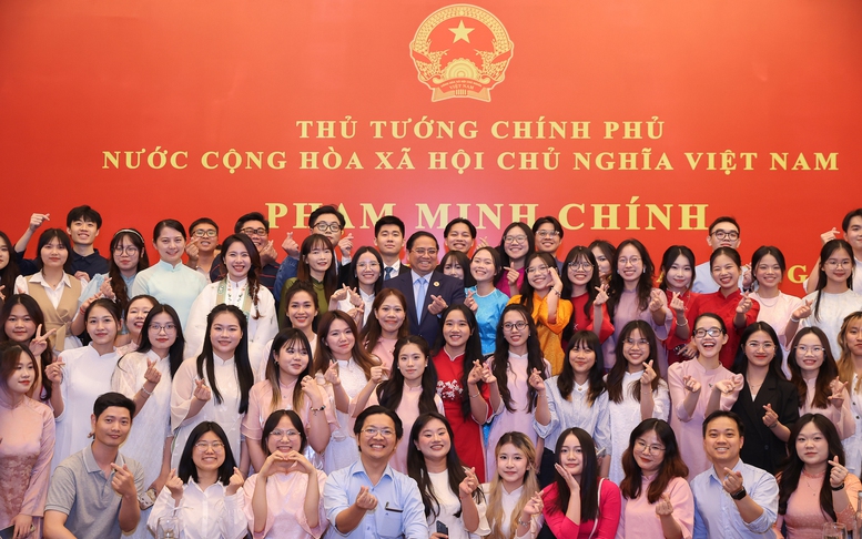 Thủ tướng gặp gỡ cộng đồng người Việt Nam tại Trung Quốc