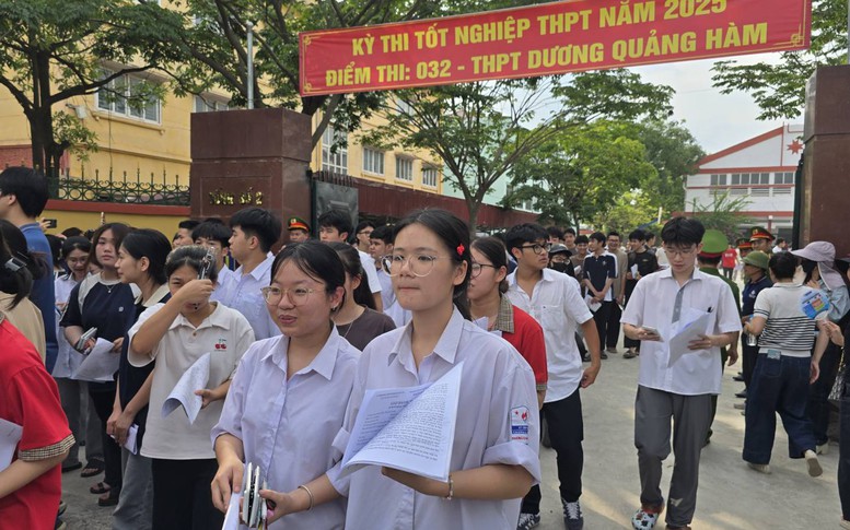 Đề Toán khó, nhiều học sinh chật vật: 'Không sát ôn luyện, dễ loạn công thức'