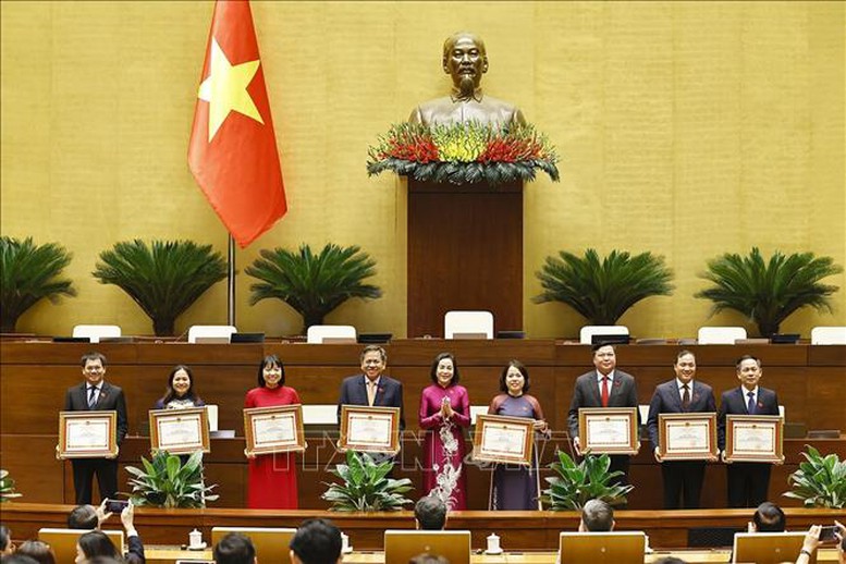 Tổng Bí thư Tô Lâm dự lễ trao Bằng khen của Ủy ban Thường vụ Quốc hội- Ảnh 5.