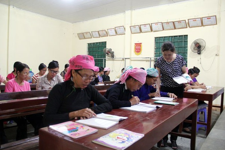 UBND cấp xã quyết định bố trí giáo viên làm việc tại trung tâm học tập cộng đồng- Ảnh 1.