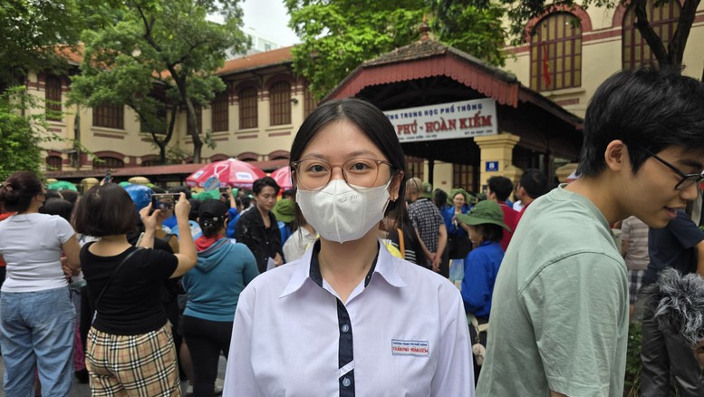 Ngày thi cuối tốt nghiệp THPT: Các môn dễ thở, tiếng Anh gây khó- Ảnh 3.