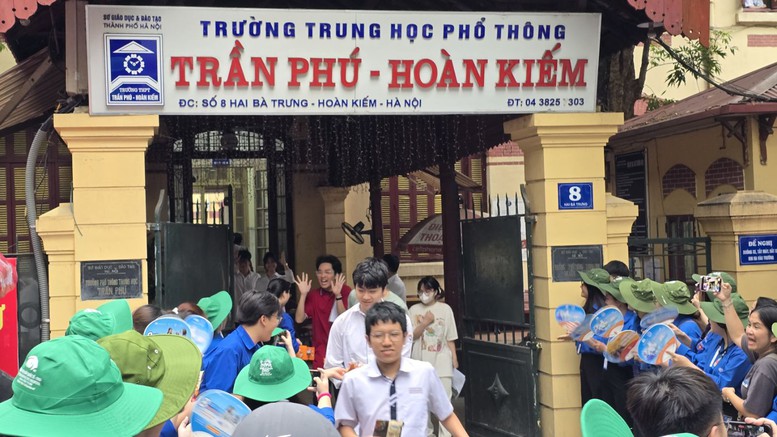 Ngày thi cuối tốt nghiệp THPT: Các môn dễ thở, tiếng Anh gây khó- Ảnh 1.
