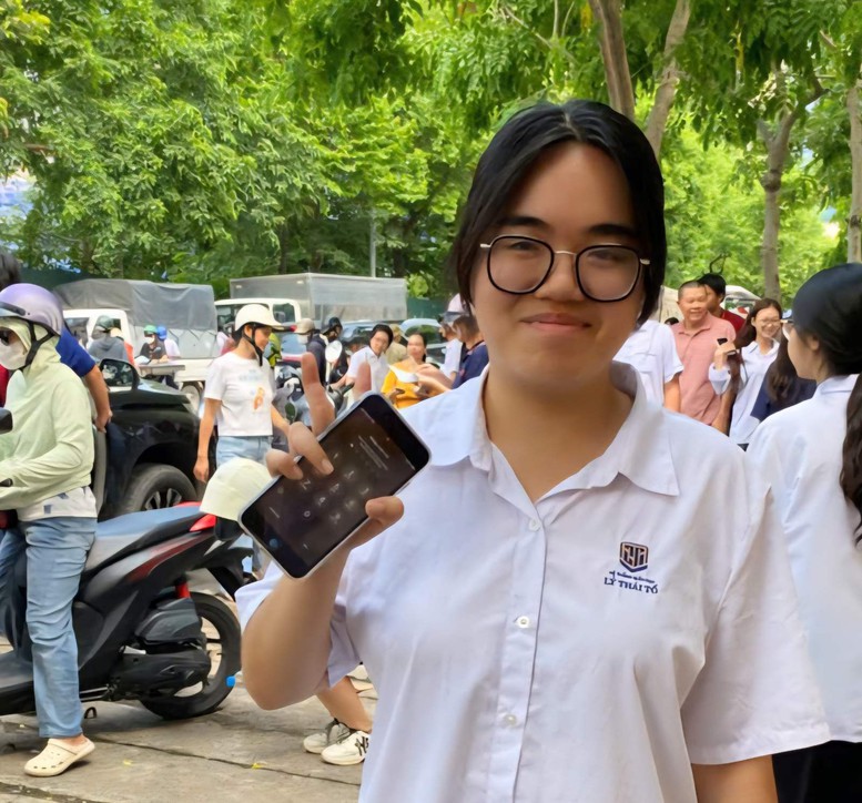 Ngày thi cuối tốt nghiệp THPT: Các môn dễ thở, tiếng Anh gây khó- Ảnh 6.