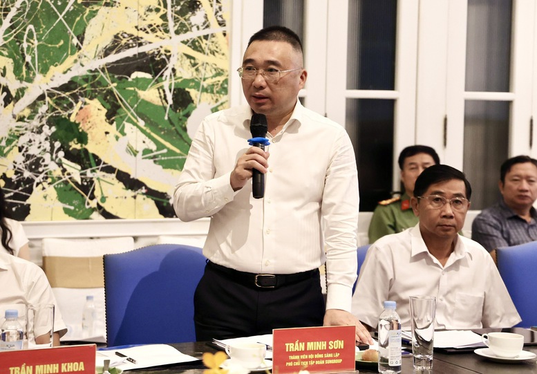 Phó Chủ tịch thường trực Sun Group Trần Minh Sơn khẳng định Sun Group quyết tâm đầu tư vào Phú Quốc và bày tỏ mong muốn tiếp tục nhận được sử ủng hộ của Chính phủ cũng như các bộ, ngành - Ảnh: VGP/Thu Sa