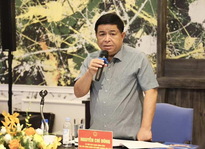 Phó Thủ tướng yêu cầu định kỳ 1 tháng/lần, tỉnh Kiên Giang và các bộ phải báo cáo tiến độ triển khai các dự án, công việc. Phó Thủ tướng sẽ dẫn đầu đoàn liên ngành sẽ trực tiếp kiểm tra, đôn đốc tại công trường các dự án định kỳ 3 tháng/lần - Ảnh: VGP/Thu Sa