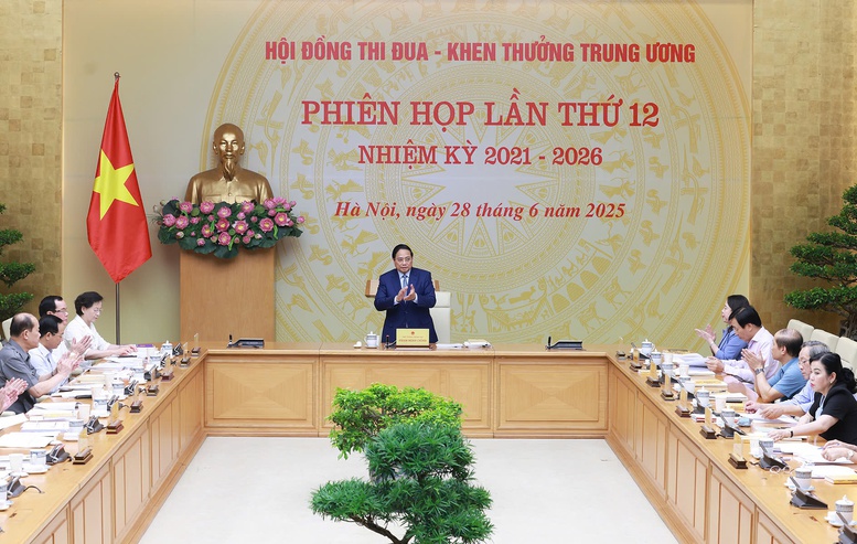 Hình ảnh 1 Thủ tướng Phạm Minh Chính ghi nhận, biểu dương các bộ, ban, ngành, địa phương, tổ chức, đoàn thể đã hưởng ứng, phát động, triển khai thiết thực, hiệu quả các phong trào thi đua - Ảnh: VGP/Nhật Bắc