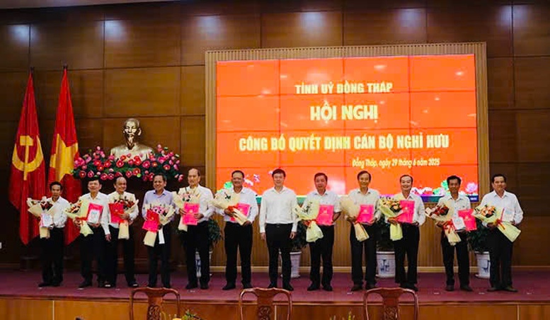 Nhiều lãnh đạo Cần Thơ và Đồng Tháp nghỉ công tác trước tuổi- Ảnh 2.