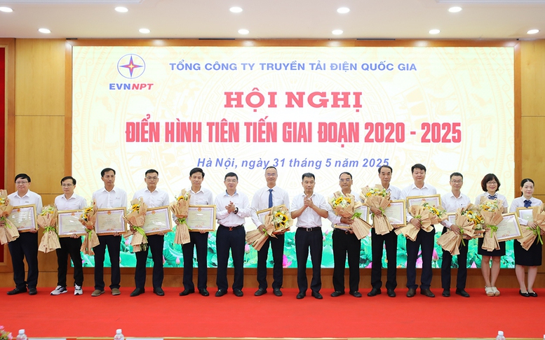 EVNNPT: Phong trào thi đua tạo động lực đổi mới, phát triển