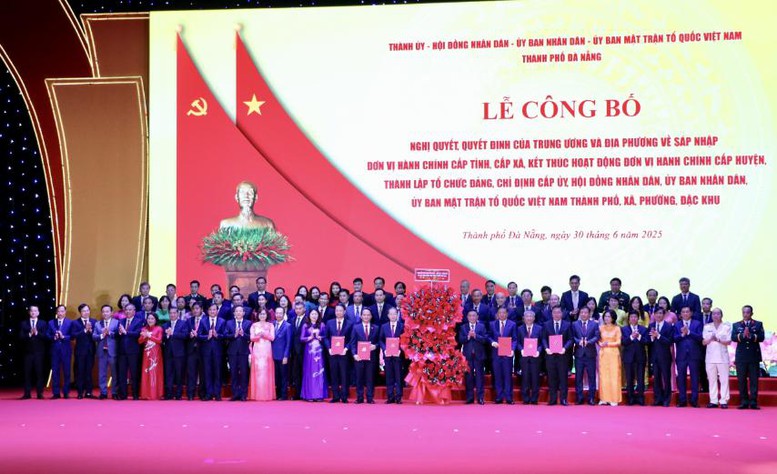 TỔNG THUẬT: Công bố nghị quyết, quyết định sáp nhập đơn vị hành chính, chỉ định nhân sự trên cả nước- Ảnh 13.