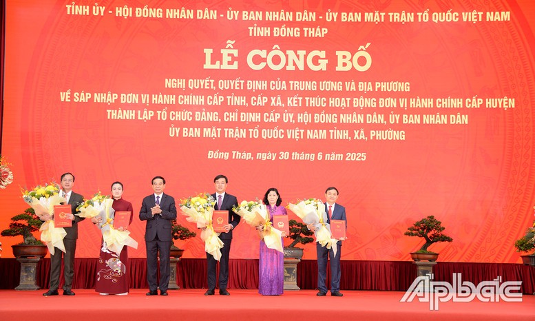TỔNG THUẬT: Công bố nghị quyết, quyết định sáp nhập đơn vị hành chính, chỉ định nhân sự trên cả nước- Ảnh 27.