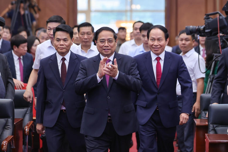 Thủ tướng: Hải Phòng (mới) gương mẫu, đi đầu xây dựng thành phố XHCN trong kỷ nguyên mới- Ảnh 1. Đồng chí Phạm Minh Chính, Ủy viên Bộ Chính trị, Thủ tướng Chính phủ dự lễ công bố các nghị quyết, quyết định của Trung ương và địa phương tại thành phố Hải Phòng - Ảnh: VGP/Nhật Bắc