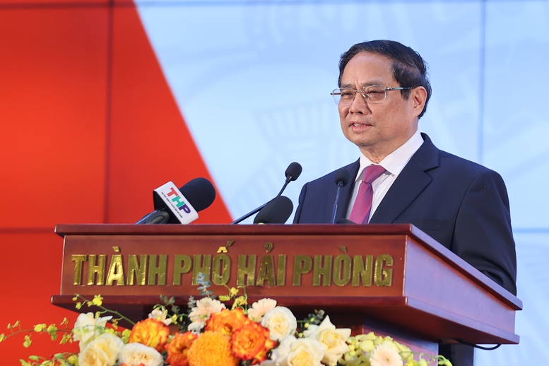 Thủ tướng: Hải Phòng (mới) gương mẫu, đi đầu xây dựng thành phố XHCN trong kỷ nguyên mới- Ảnh 6. Thủ tướng Phạm Minh Chính bày tỏ vui mừng thay mặt lãnh đạo Đảng, Nhà nước cùng đồng chí, đồng bào chứng kiến sự kiện quan trọng mang tính lịch sử, ngày hội của non sông đất nước về tinh gọn bộ máy và sắp xếp đơn vị hành chính các cấp - Ảnh: VGP/Nhật Bắc