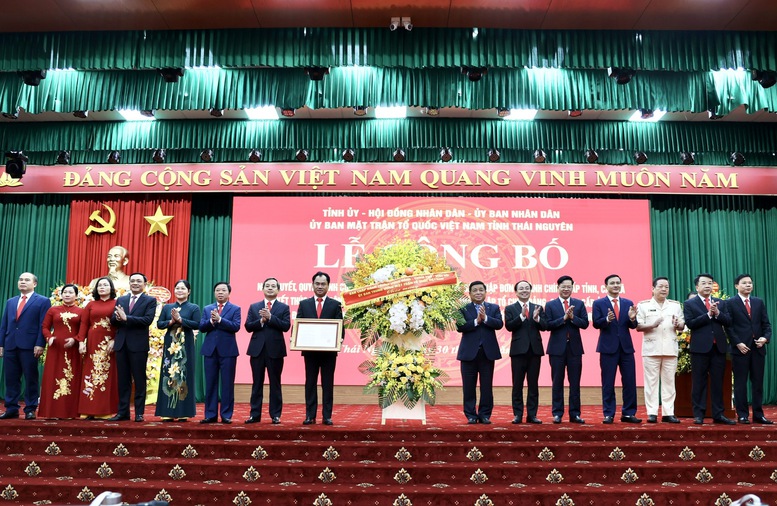 TỔNG THUẬT: Công bố nghị quyết, quyết định sáp nhập đơn vị hành chính, chỉ định nhân sự trên cả nước- Ảnh 23.