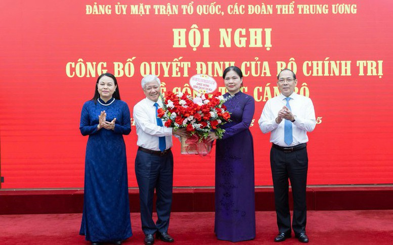 Bộ Chính trị chỉ định nhân sự mới tham gia Ban Thường vụ Đảng ủy MTTQ, các đoàn thể Trung ương