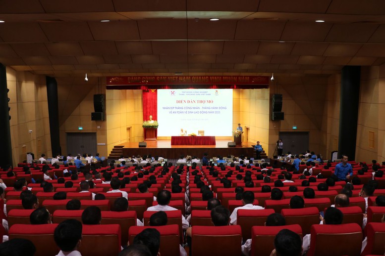 Diễn đàn thợ mỏ nhân dịp Tháng công nhân-Tháng hành động về An toàn vệ sinh lao động năm 2025- Ảnh 1.