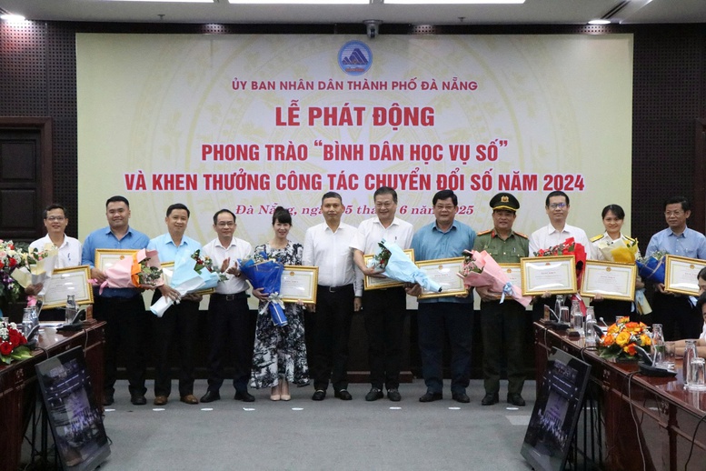 Đà Nẵng phát động “Bình dân học vụ số”: Phổ cập kỹ năng số đến từng người dân- Ảnh 1.