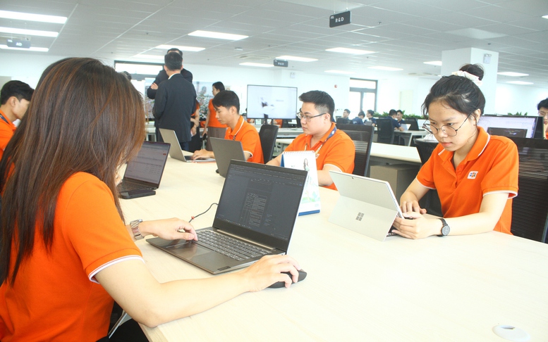 Đà Nẵng phát động “Bình dân học vụ số”: Phổ cập kỹ năng số đến từng người dân