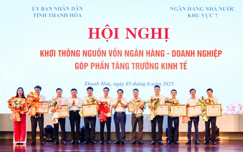 Vietcombank đồng hành, hỗ trợ 15 tỷ đồng xóa nhà tạm, thúc đẩy tăng trưởng bền vững tại Thanh Hóa