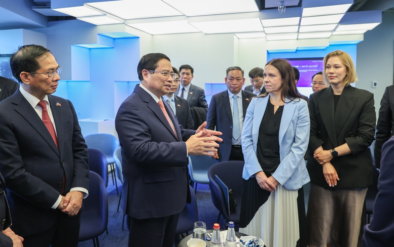 Thủ tướng thăm trung tâm chính phủ số hàng đầu thế giới tại Estonia