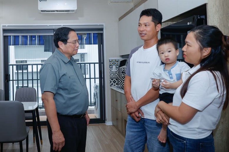 Đột phá thể chế cho giấc mơ an cư- Ảnh 1. Thủ tướng Phạm Minh Chính thăm khu nhà ở xã hội Thống Nhất tại phường Võ Cường, thành phố Bắc Ninh, ngày 22/9/2024 - Ảnh: VGP/Nhật Bắc
