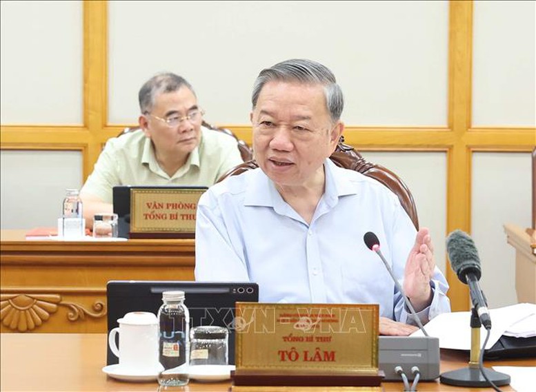 Tổng Bí thư: Bố trí, sắp xếp cán bộ đúng nguyên tắc, không để phát sinh vấn đề phức tạp nội bộ- Ảnh 1. Tổng Bí thư Tô Lâm nhấn mạnh, tiếp tục thống nhất chủ trương sắp xếp đơn vị hành chính cấp tỉnh, đồng thời thực hiện hợp nhất, sáp nhập đơn vị hành chính cấp xã với những địa phương chuẩn bị kỹ lưỡng, chu đáo, đầy đủ các điều kiện cần thiết - Ảnh: TTXVN