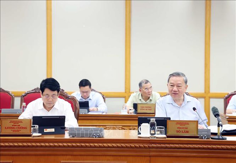 Tổng Bí thư: Bố trí, sắp xếp cán bộ đúng nguyên tắc, không để phát sinh vấn đề phức tạp nội bộ- Ảnh 2. Tổng Bí thư lưu ý, đặc biệt quan tâm làm tốt công tác bố trí, sắp xếp cán bộ theo đúng nguyên tắc, yêu cầu, hướng dẫn của cấp trên gắn với làm tốt công tác chính trị, tư tưởng, chế độ, chính sách đối với cán bộ bị tác động, ảnh hưởng, không để phát sinh những vấn đề phức tạp về nội bộ - Ảnh: TTXVN