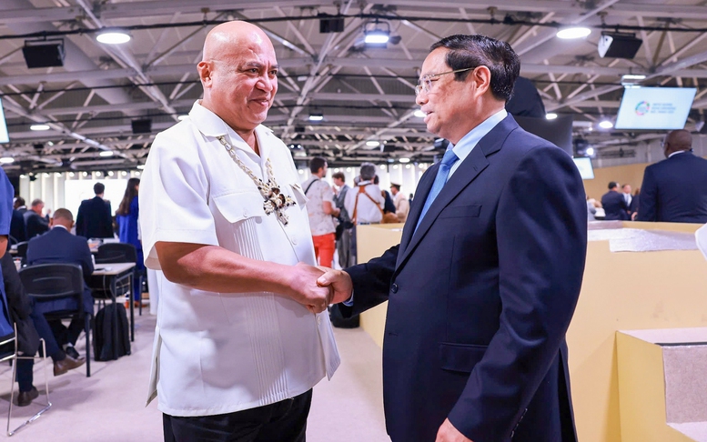Thủ tướng Phạm Minh Chính gặp Thủ tướng Tuvalu