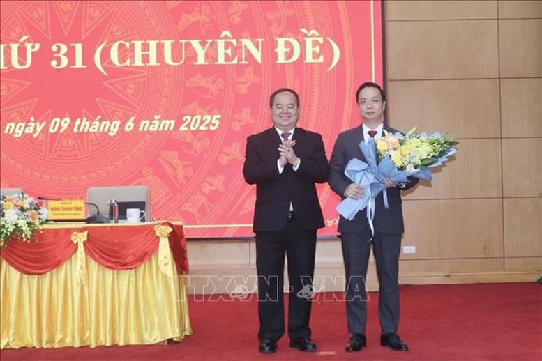 Cao Bằng: Công bố chuẩn y hai Phó Bí thư Tỉnh ủy, bầu Chủ tịch HĐND và Chủ tịch UBND tỉnh mới- Ảnh 3.