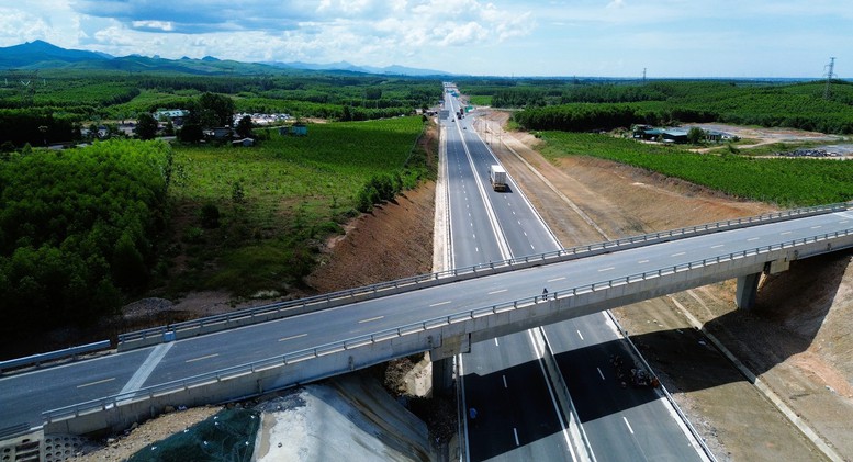 Cao tốc Vạn Ninh - Cam Lộ sẵn sàng thông xe vào ngày 19/8- Ảnh 1.