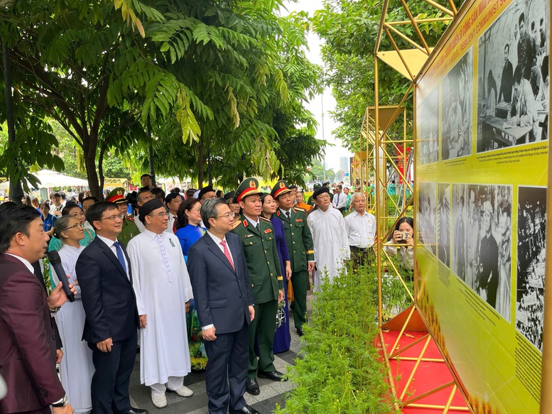 Khai mạc triển lãm ảnh 'Đồng chí Nguyễn Văn Linh - Nhà lãnh đạo kiên định và sáng tạo của cách mạng Việt Nam'- Ảnh 1.