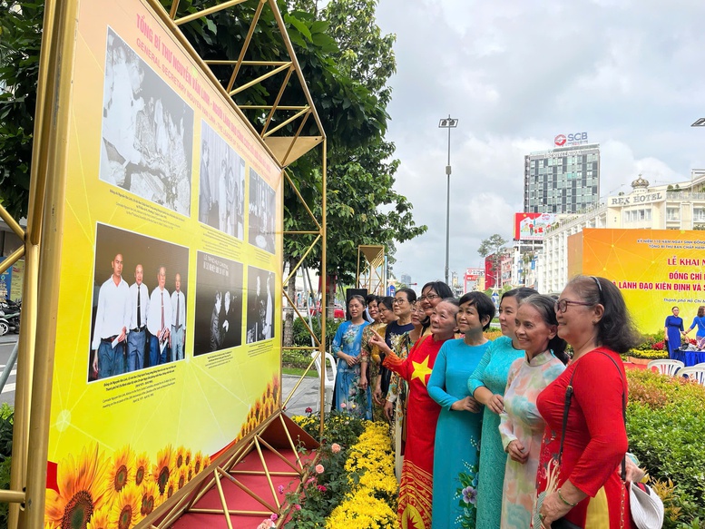 Khai mạc triển lãm ảnh 'Đồng chí Nguyễn Văn Linh - Nhà lãnh đạo kiên định và sáng tạo của cách mạng Việt Nam'- Ảnh 3. Khai mạc triển lãm ảnh 'Đồng chí Nguyễn Văn Linh - Nhà lãnh đạo kiên định và sáng tạo của cách mạng Việt Nam'- Ảnh 3.
